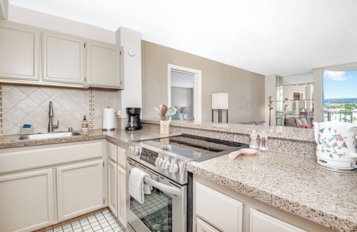 Hilo Condo | Hilo Lagoon Centre 707, air conditioned 2 bedroom, 2 bath condo in Hilo