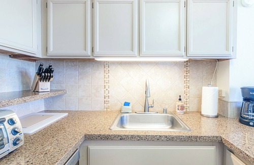 Hilo Condo | Hilo Lagoon Centre 707, air conditioned 2 bedroom, 2 bath condo in Hilo