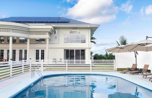 Hilo House | Hilo Villa with pool - 16 guests max