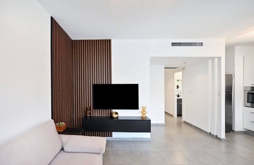Old North Apartment | Hilton bay 2BR in Hayarkon 281 by HolyGuest