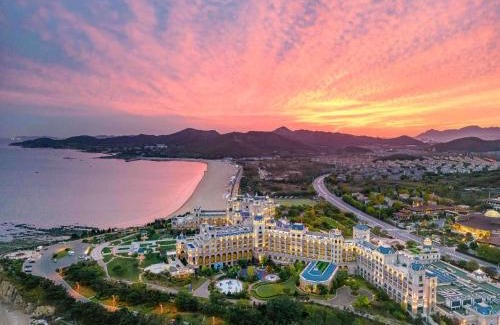 Jinzhou District Resort | Hilton Dalian Golden Pebble Beach Resort