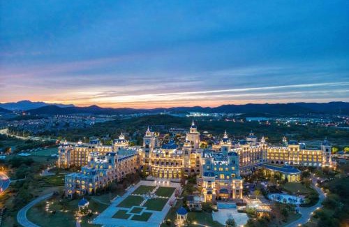 Jinzhou District Resort | Hilton Dalian Golden Pebble Beach Resort