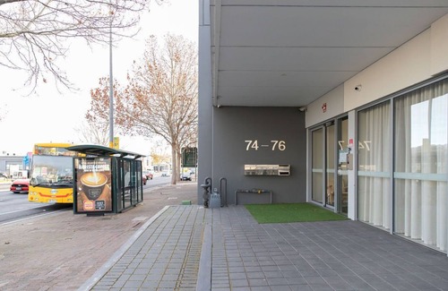 Mile End Apartment | Hilton Executive Apartment