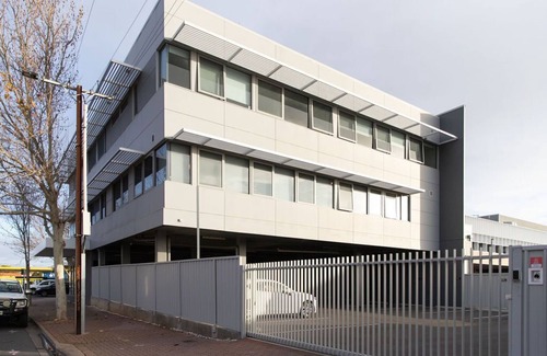 Mile End Apartment | Hilton Executive Apartment