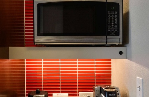 St. Matthews Hotel | Hilton Garden Inn Louisville Mall of St. Matthews