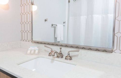 San Leandro Hotel | Hilton Garden Inn Oakland/San Leandro