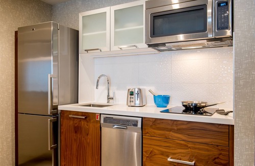 Laval Hotel | Hilton Montreal Laval