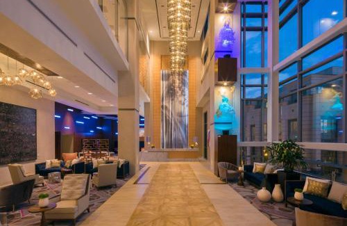 Downtown Hotel | Hilton Norfolk The Main