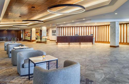 Airport Township Hotel | Hilton St. Louis Airport