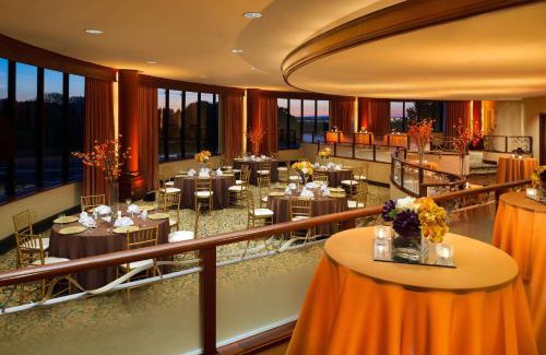 Herndon Hotel | Hilton Washington Dulles Airport