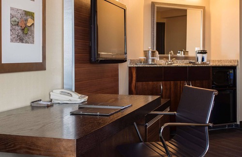 Winnipeg Hotel | Hilton Winnipeg Airport Suites