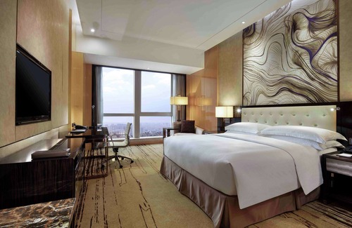 Huayuan Road Area Hotel | Hilton Zhengzhou