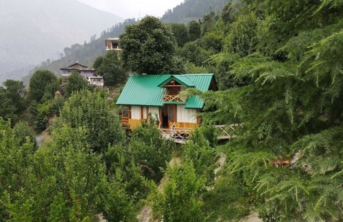 Banjar Ski Chalet | Himalayan Abode Tree House, Sainj