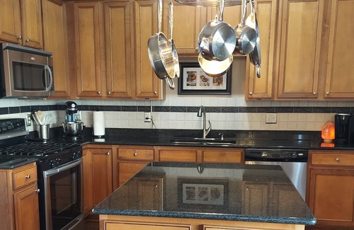 Culpeper House | Himalayan Salt Retreat - 3Br 2.5Ba