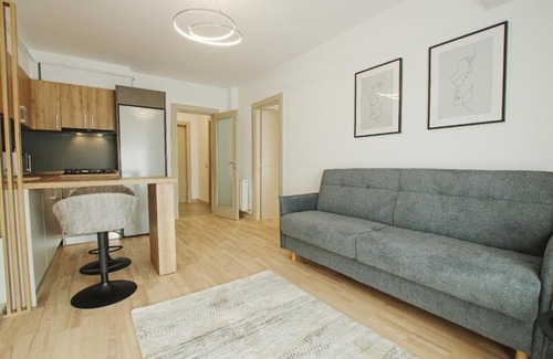 Iasi Apartment | Himson-Beige Apartment