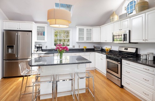 Hingham House | Hingham Harbor Retreat ~ Sunsets ~ Family Gatherings ~ Trails at World’s End