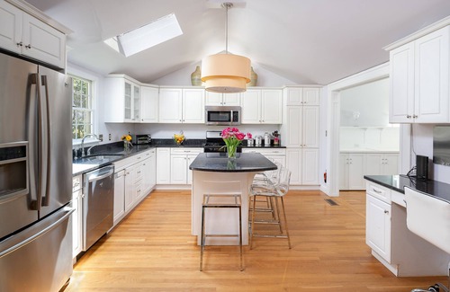 Hingham House | Hingham Harbor Retreat ~ Sunsets ~ Family Gatherings ~ Trails at World’s End