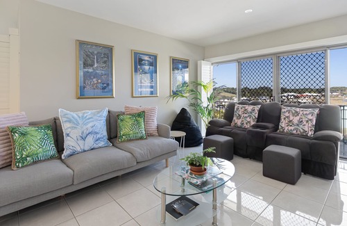 Cumbalum House | Hinterland Home, Sleeps 10 with Pets and a private Saltwater Pool