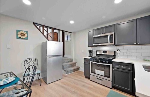 Lawrenceville Condo | Hip & Bright 2BR Lawrenceville Home -Easy Parking