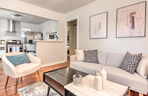 Holly House | Hip Bungalow close to Downtown, Airport, Lady Bird Lake, and Lake Travis