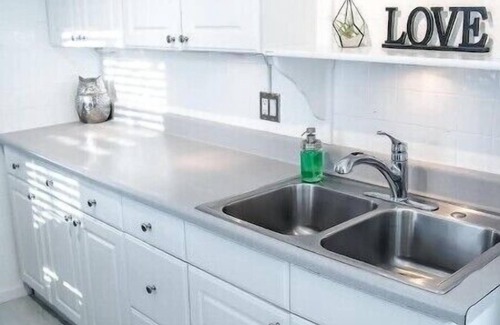 Berkeley House | Hip happy home in a hot hood! Pet- Friendly!