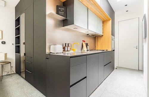 West Bellevue Apartment | Hip Modern Studio in serene central Bellevue with AC, WiFi, Kitchen, TV