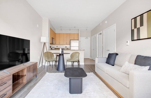 Mount Vernon Square Apartment | Hip Mount Vernon 1BR w/Pool & Gym, walk to Smithsonian, by Blueground