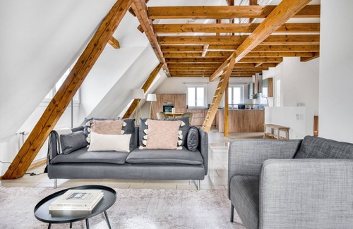 Oerlikon Apartment | Hip Oerlikon 2.5 Room w/Storage, 2 mins to local market, by Blueground