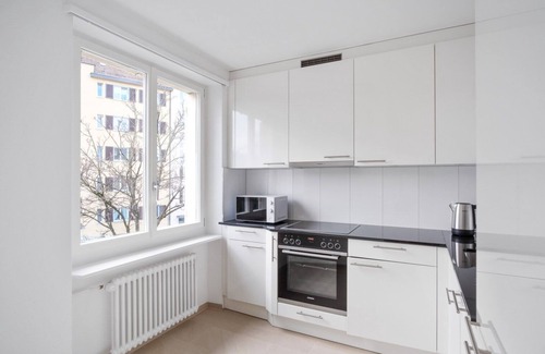 Oerlikon Apartment | Hip Oerlikon 3.5 Room w/Balcony, 1min to Train Station, by Blueground