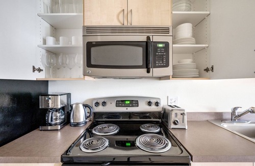 Wallingford Apartment | Hip Wallingford 1BR w/Pets & W/D, nr shops & bars, by Blueground