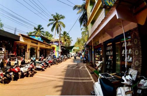 Arambol House | Hippy Trail Guest House and Dorms