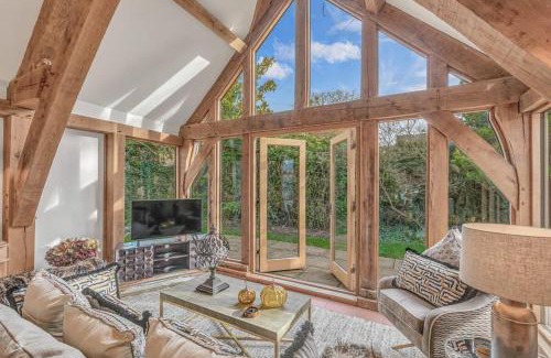 Chipping Campden House | Hiron's Piece and Honeysuckle Cottage - Hot Tub Packages Available