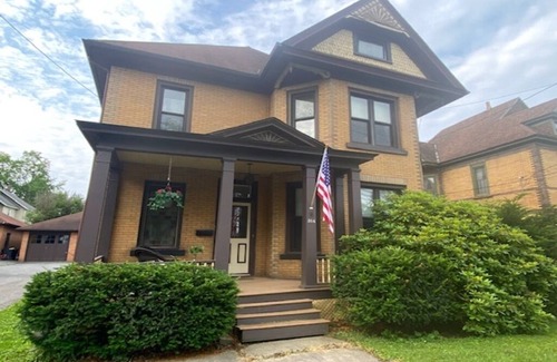 St. Marys Apartment | Historic 1884 Victorian Upstairs Unit. Walk to everything! Close to elk!