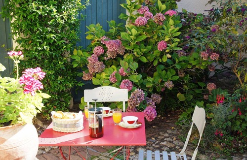Montmirail Cottage | Historic 18th Century Home with Modern Comforts in Medieval Village