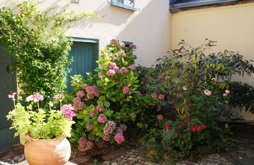 Montmirail Cottage | Historic 18th Century Home with Modern Comforts in Medieval Village