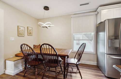 Chestertown Apartment | Historic 2 Bed/2 Bath Downtown Loft w/Park View & Spa Access