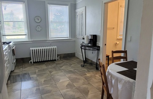 Rockford Apartment | Historic 2 Br appt close to the river.