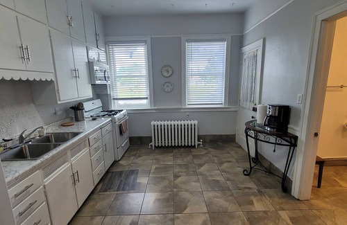 Rockford Apartment | Historic 2 Br appt close to the river.