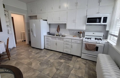 Rockford Apartment | Historic 2 Br appt close to the river.