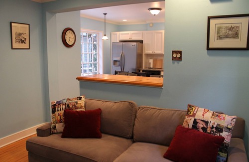 Gayborhood House | Historic 3 story Center City Row House near attractions -Washington Sq.