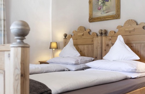 Albions Apartment | Historic apartment Huber Stube with Mountain View, Balcony & Wi-Fi