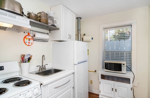 Tropic Apartment | Historic Arts District Studio