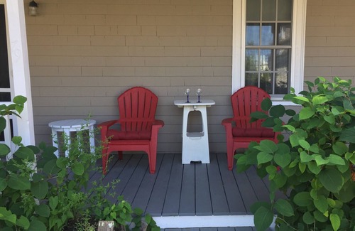 Hull House | Historic Beach House on Pond Across from Ocean/Beach