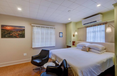 Boone Hotel | Historic Blue Ridge Tourist Court - King Deluxe (Pet Friendly)