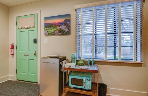 Boone Hotel | Historic Blue Ridge Tourist Court - Queen Plus