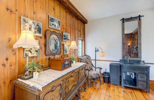 Brookfield House | Historic Brookfield Farm Home about 14 Mi to Milwaukee