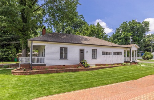 Wesley Heights Cottage | Historic Carriage House in Wesley Heights