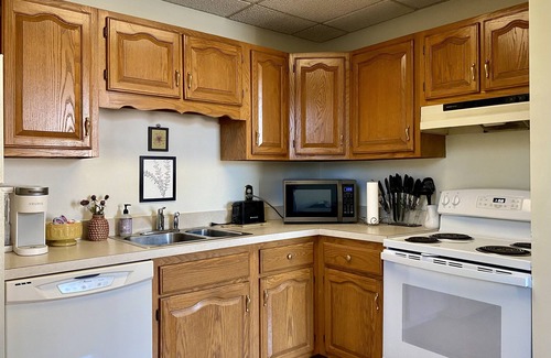 Meadville Apartment | Historic Central Downtown Apartment Close to Allegheny