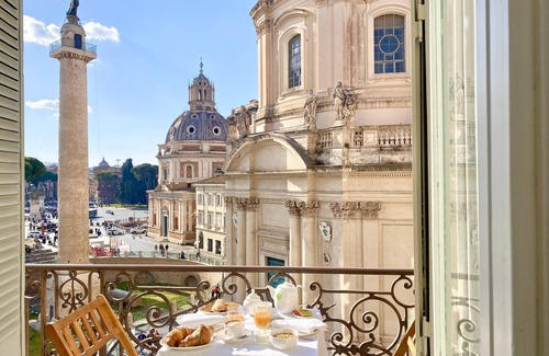 Rome City Centre Apartment | Historic Charm at Colonna Traiana: 5-Star Luxury Living in the Heart of Rome