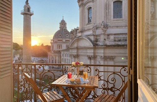 Rome City Centre Apartment | Historic Charm at Colonna Traiana: 5-Star Luxury Living in the Heart of Rome